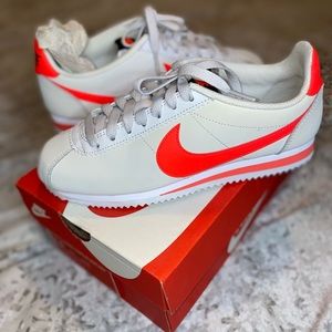 Womens Classic Sneaker